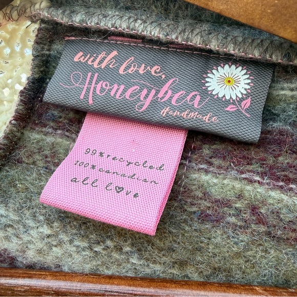 Honeybea Knit Patchwork Wool Poncho Cape ***Neutral Colorway*** Cabincore - Picture 11 of 11